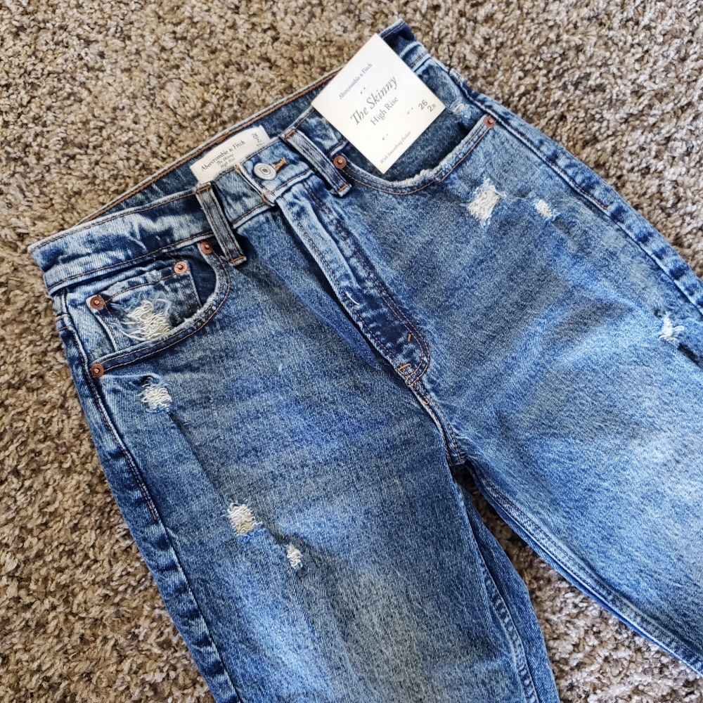 A&F The Skinny High Rise Distressed Jeans Size 2 NEW